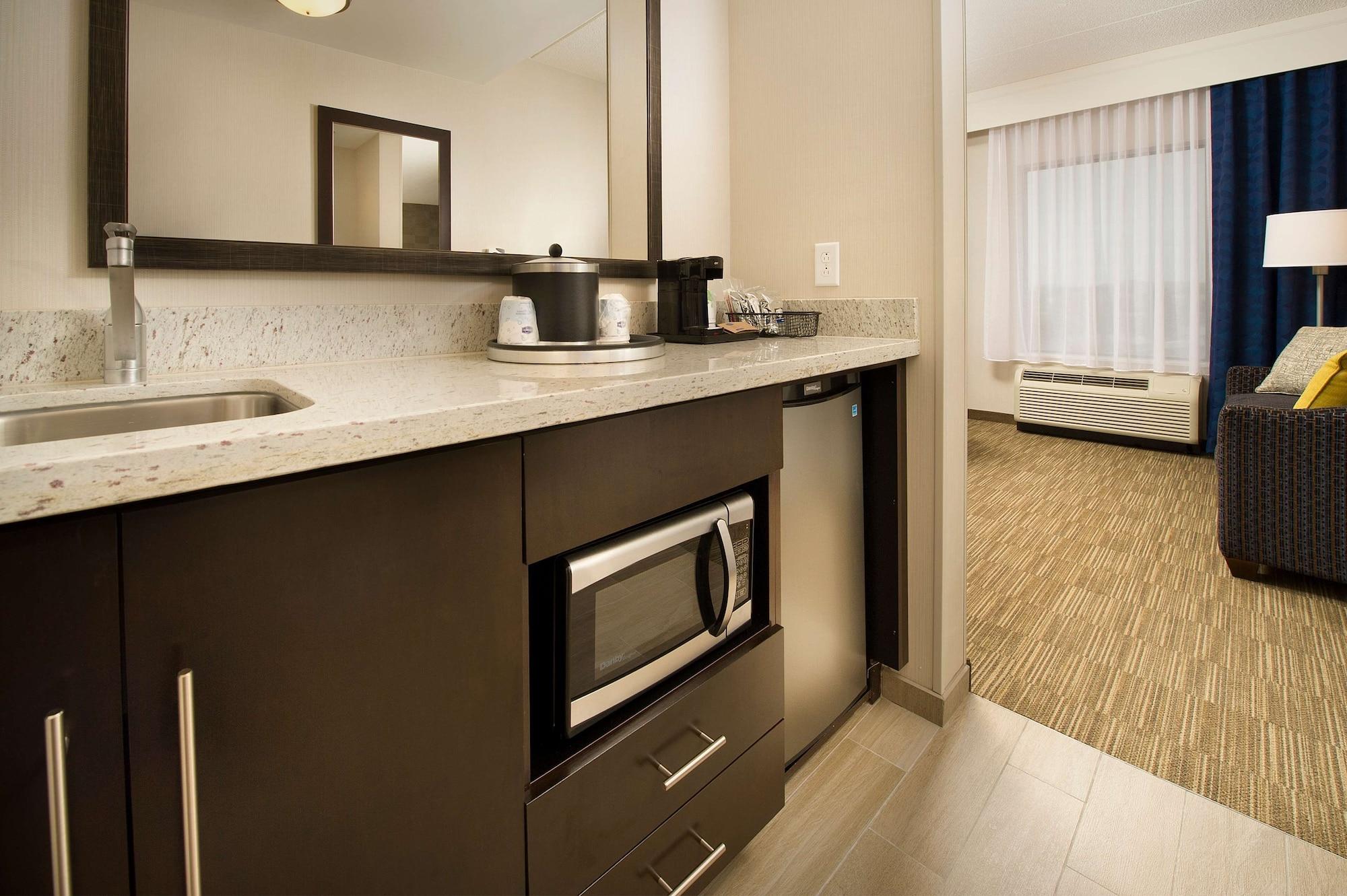 Hampton Inn & Suites Baltimore/Woodlawn Exterior photo