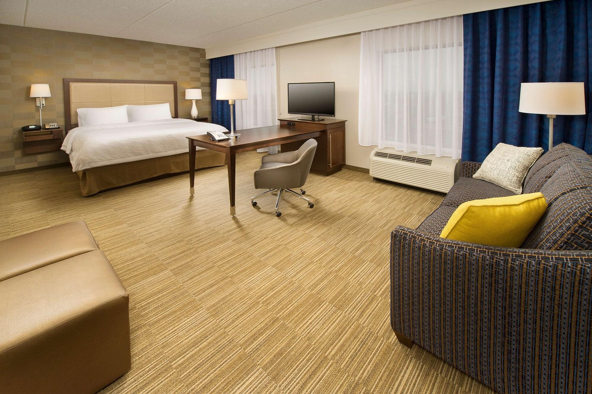 Hampton Inn & Suites Baltimore/Woodlawn Exterior photo