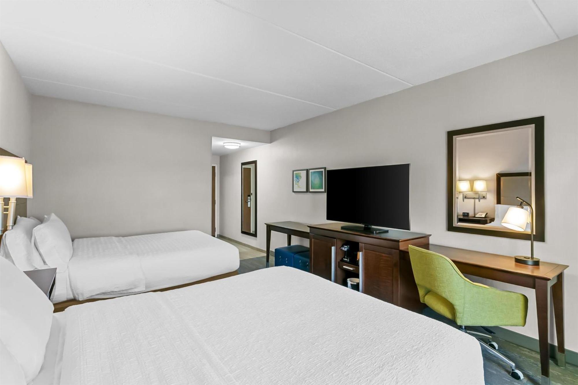 Hampton Inn & Suites Baltimore/Woodlawn Exterior photo