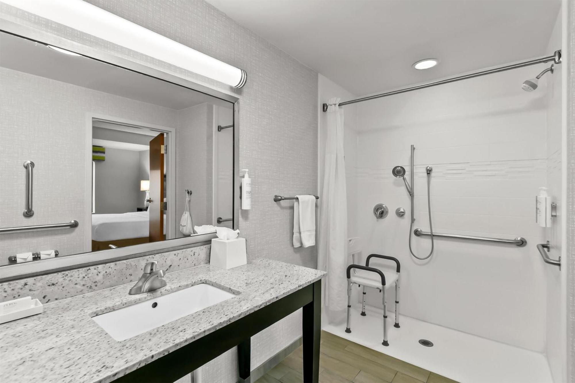 Hampton Inn & Suites Baltimore/Woodlawn Exterior photo