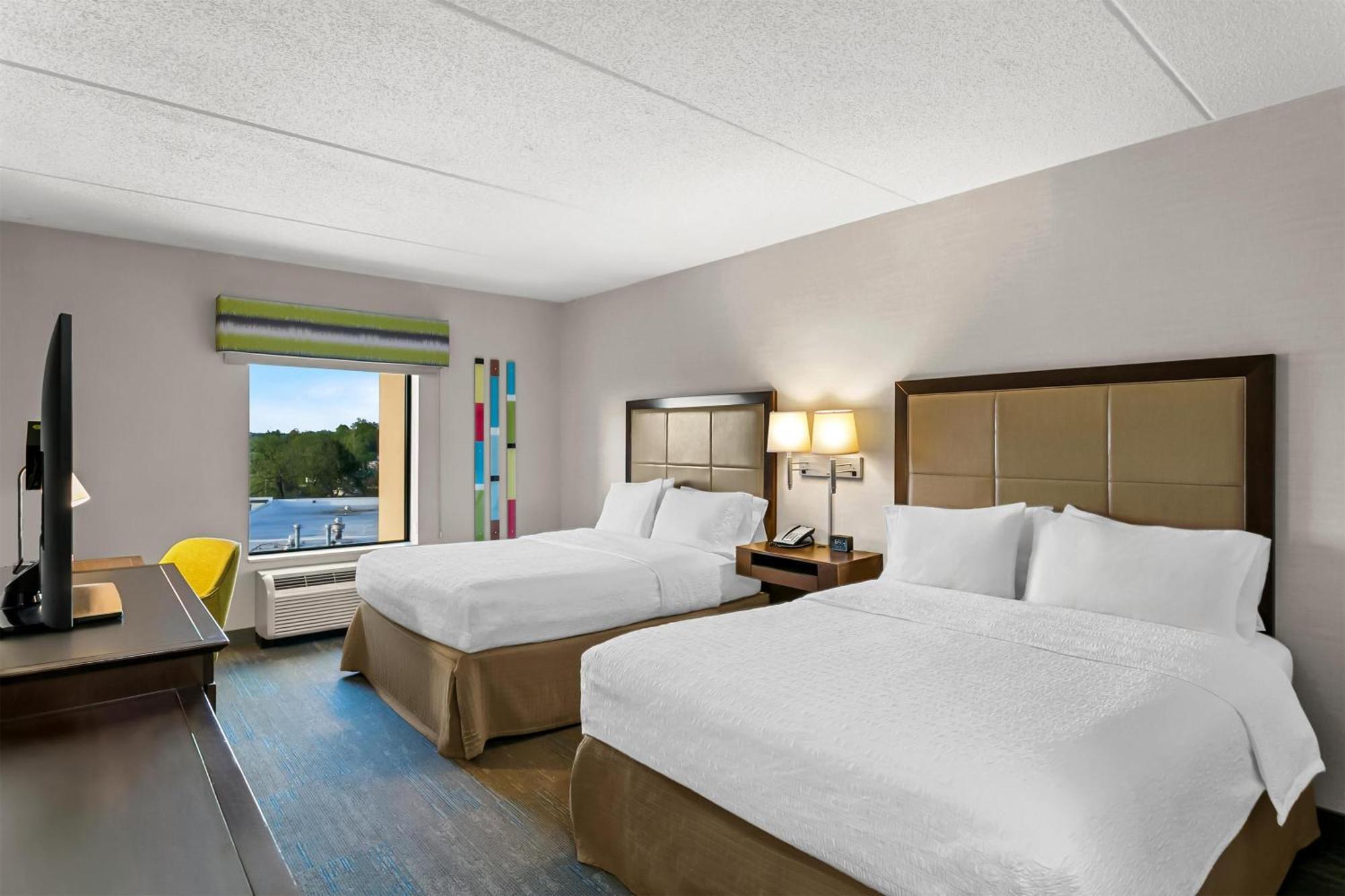 Hampton Inn & Suites Baltimore/Woodlawn Exterior photo