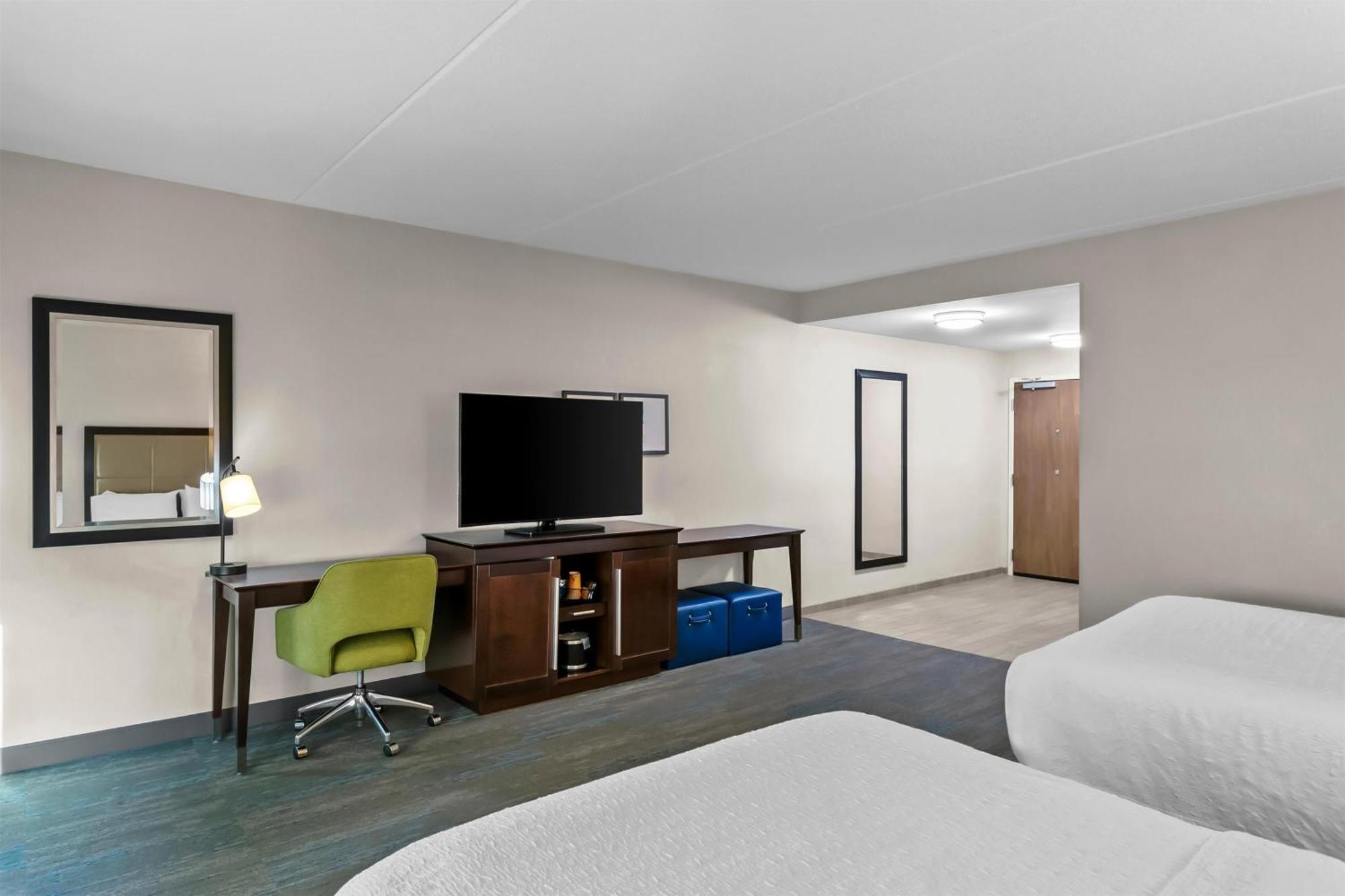 Hampton Inn & Suites Baltimore/Woodlawn Exterior photo