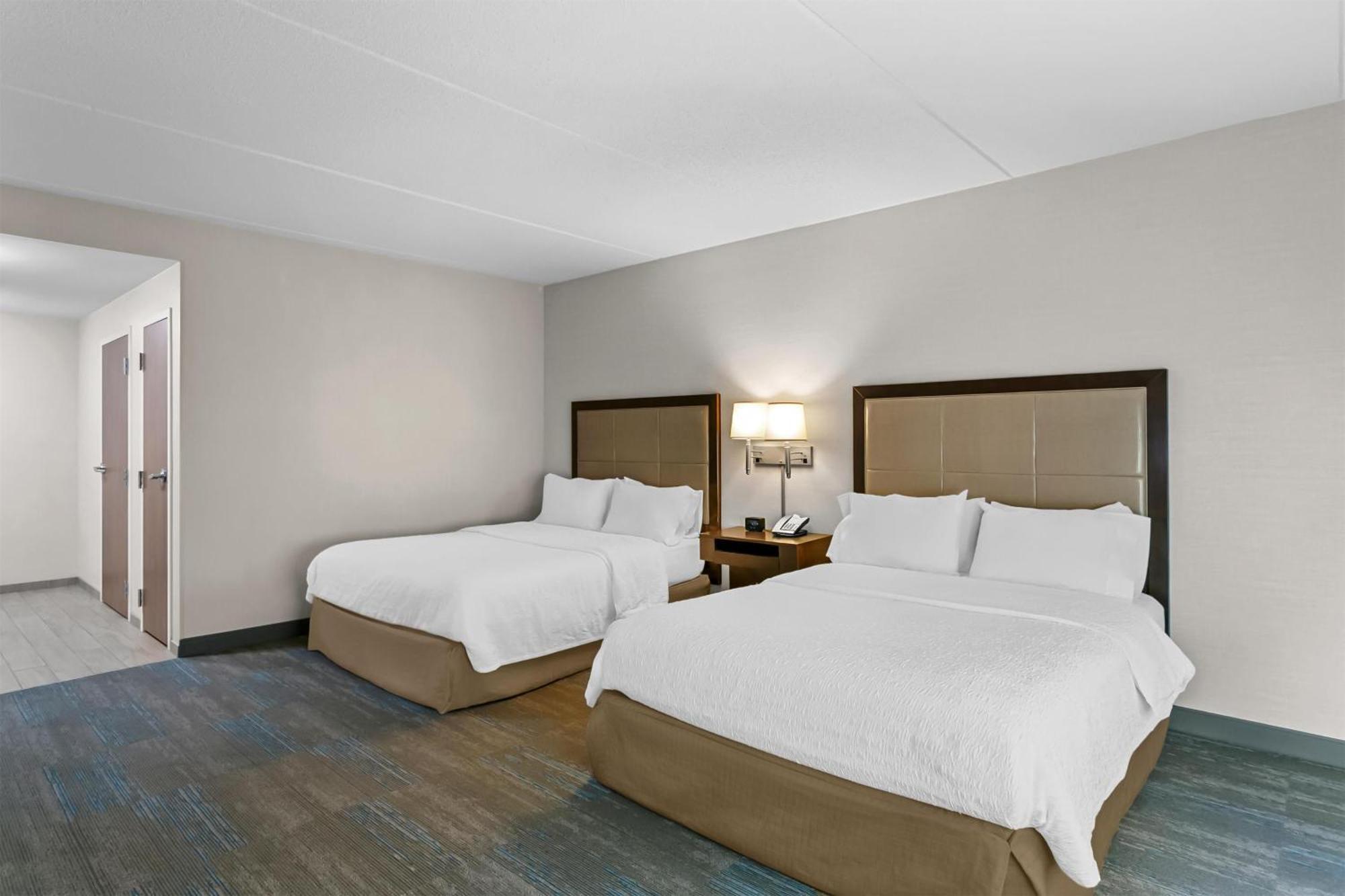 Hampton Inn & Suites Baltimore/Woodlawn Exterior photo