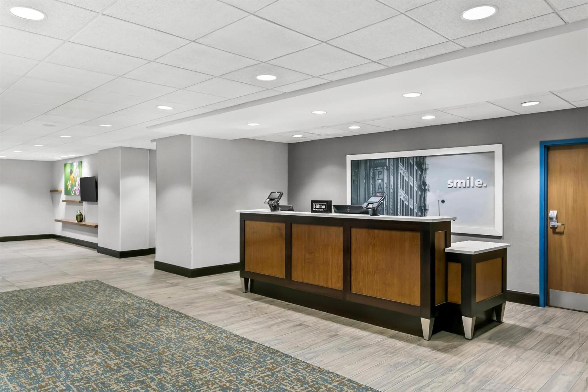 Hampton Inn & Suites Baltimore/Woodlawn Exterior photo