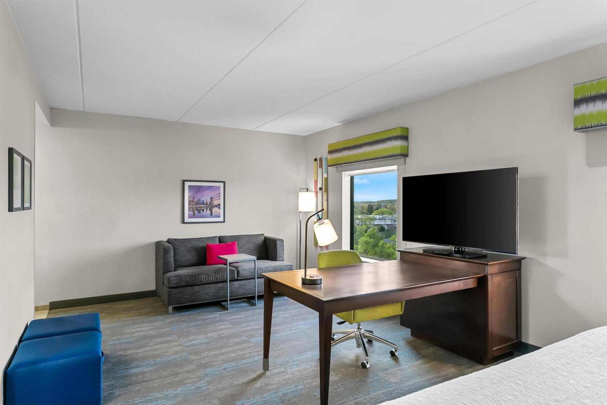 Hampton Inn & Suites Baltimore/Woodlawn Exterior photo