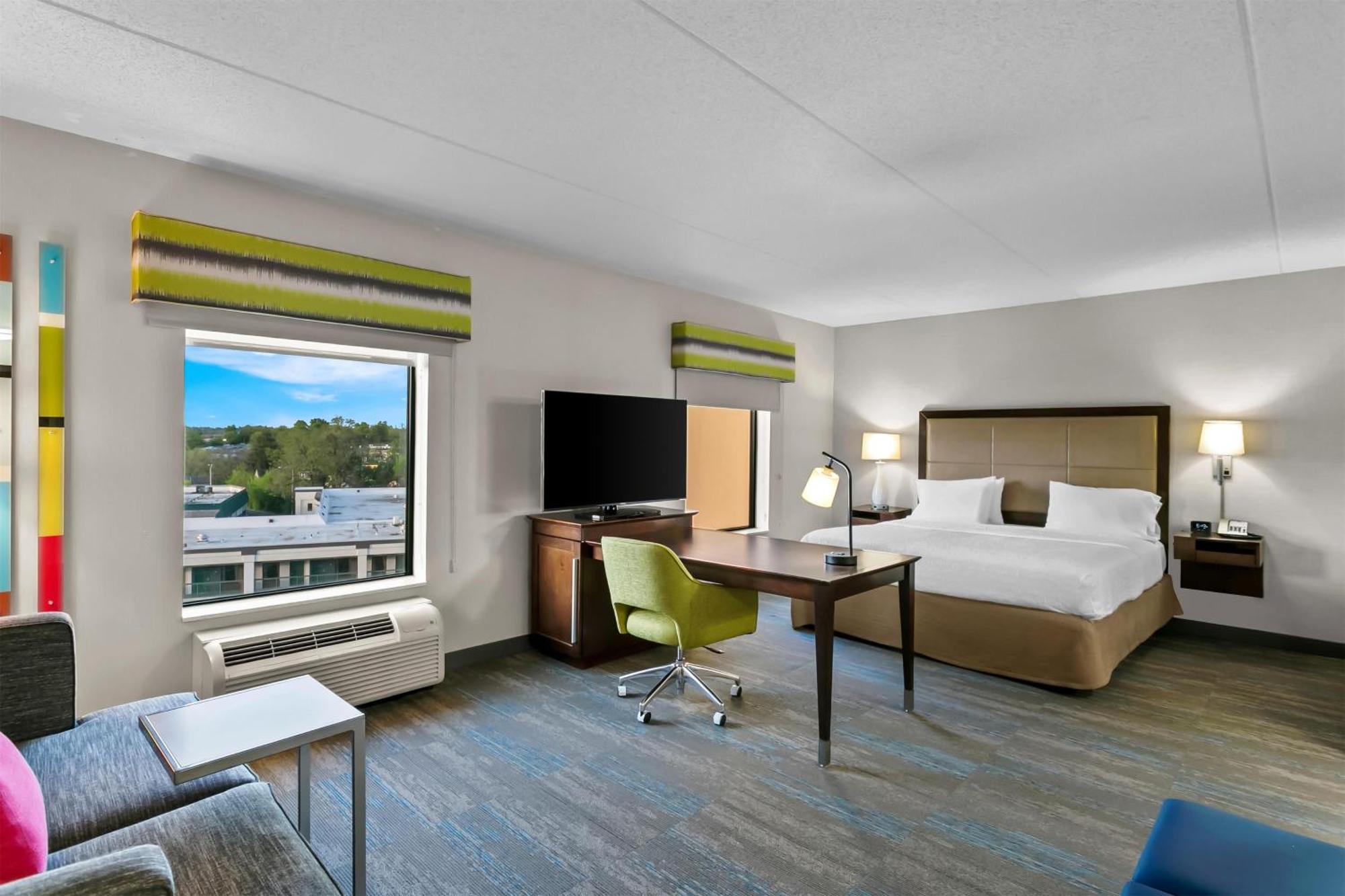 Hampton Inn & Suites Baltimore/Woodlawn Exterior photo